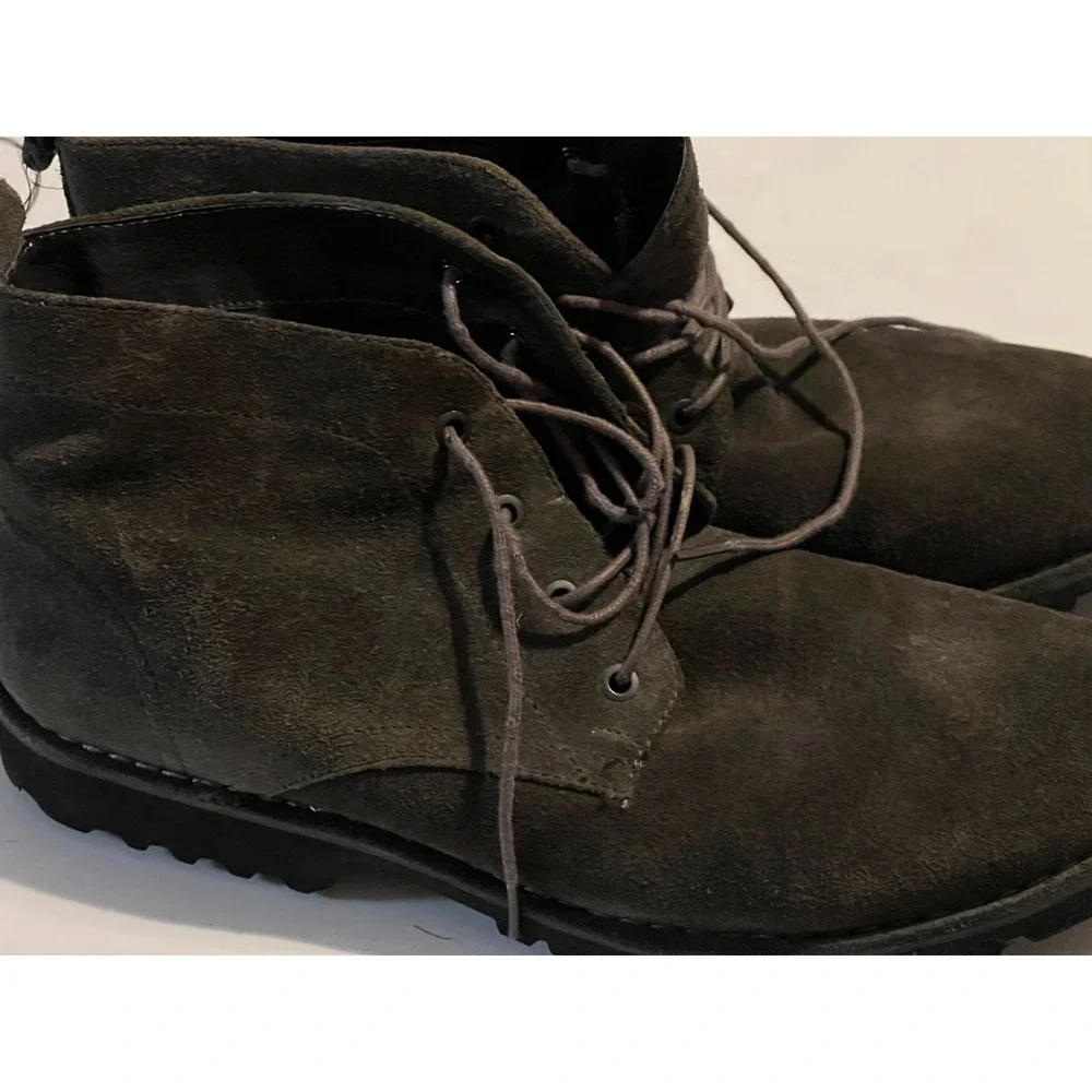 Kenneth Cole New York Lug-Xury Mens 11M Dark Olive Grey Suede Chukka Boots Lug